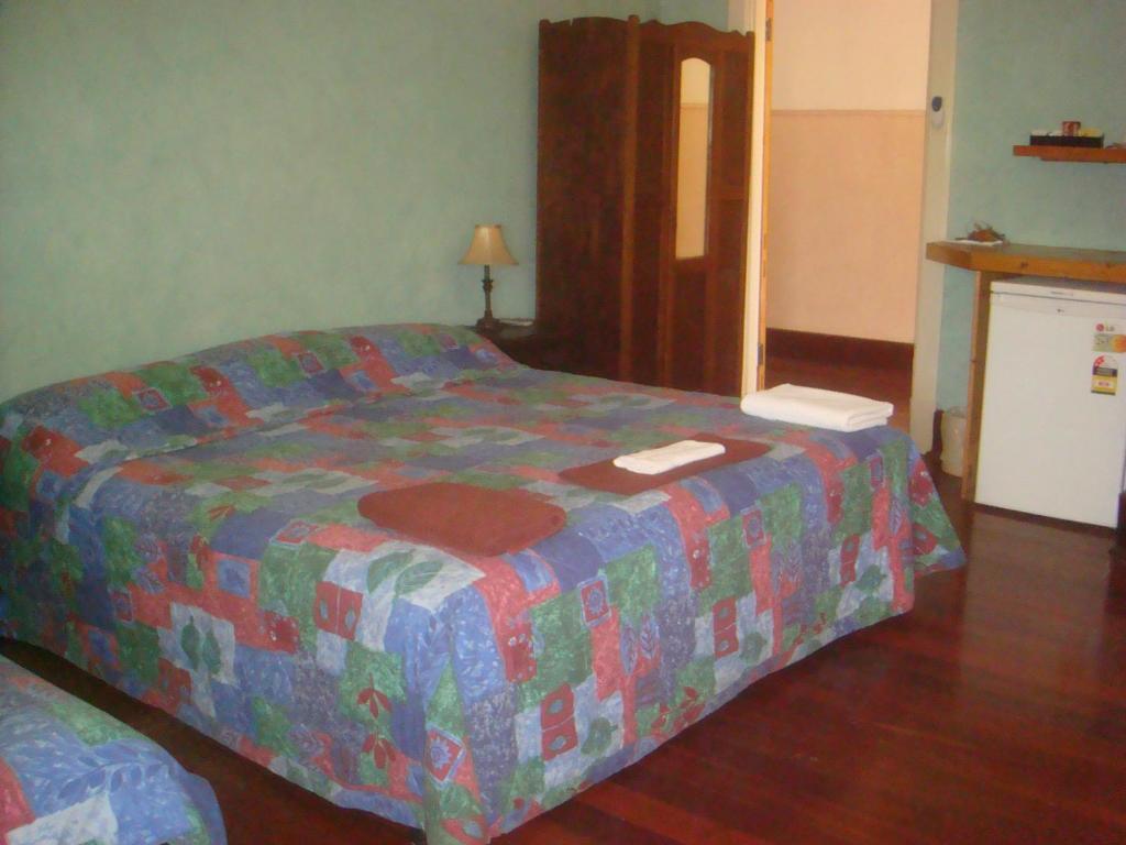 The Priory Hotel Dongara Room photo