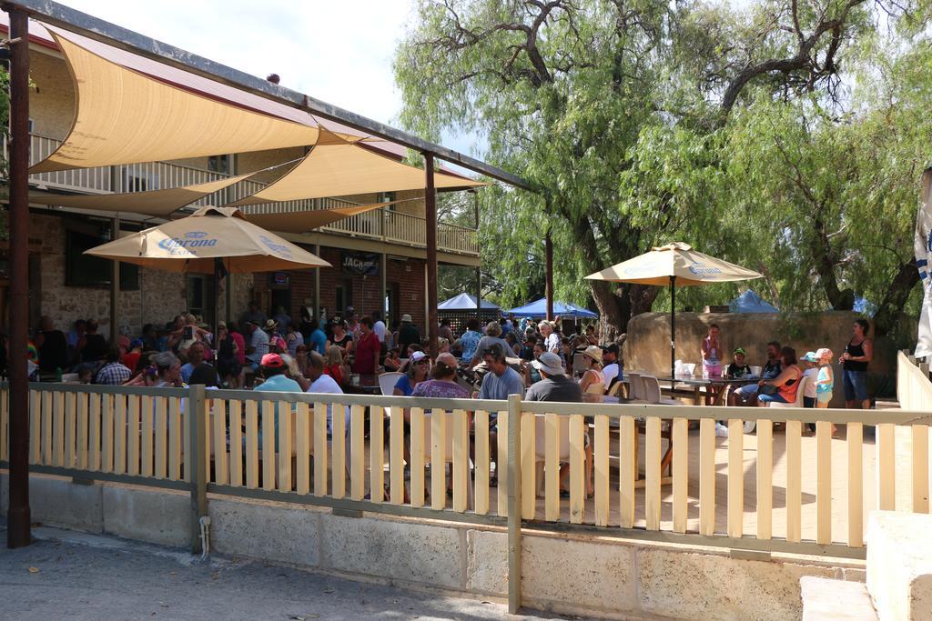 The Priory Hotel Dongara Exterior photo