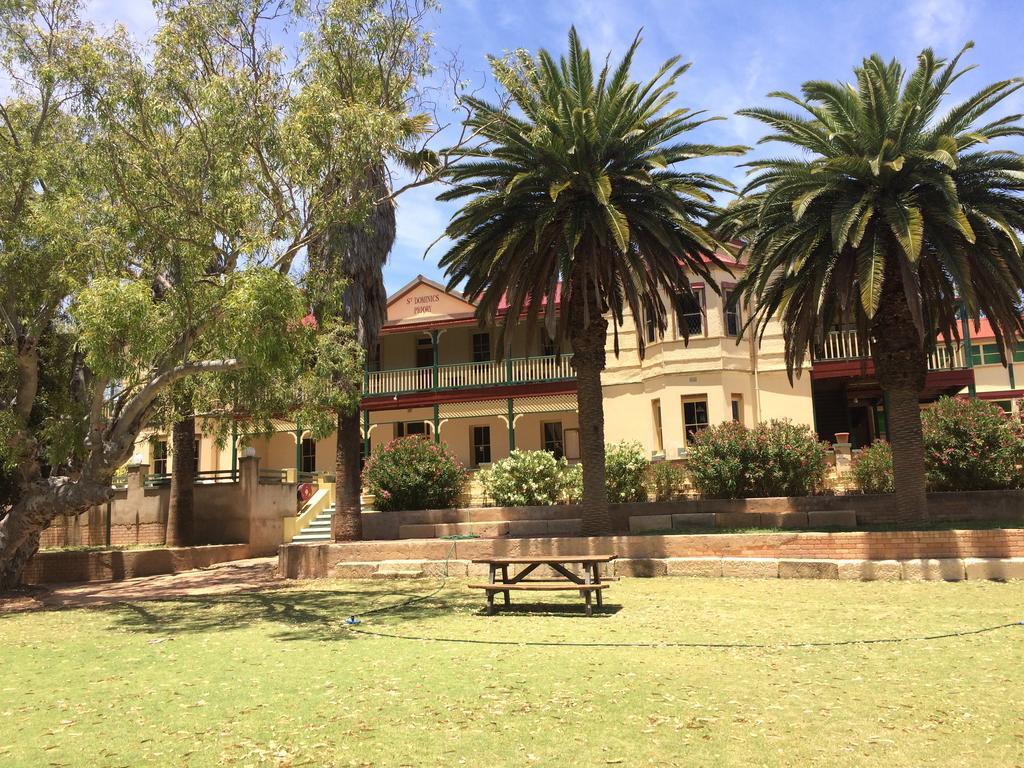 The Priory Hotel Dongara Exterior photo