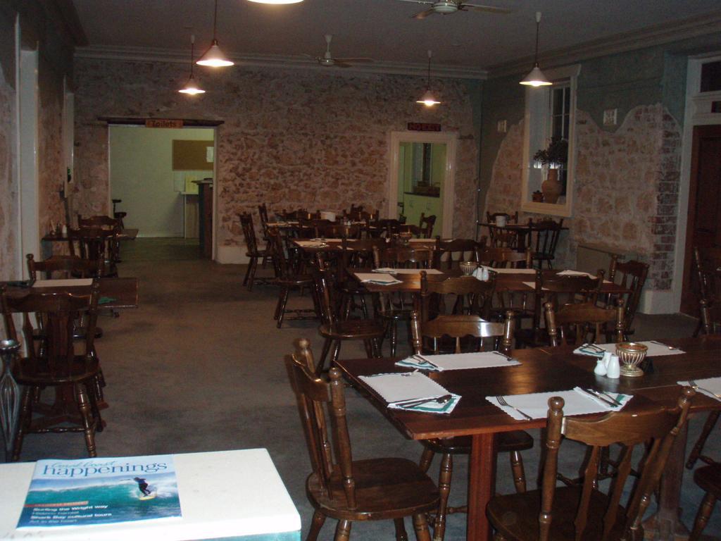 The Priory Hotel Dongara Exterior photo
