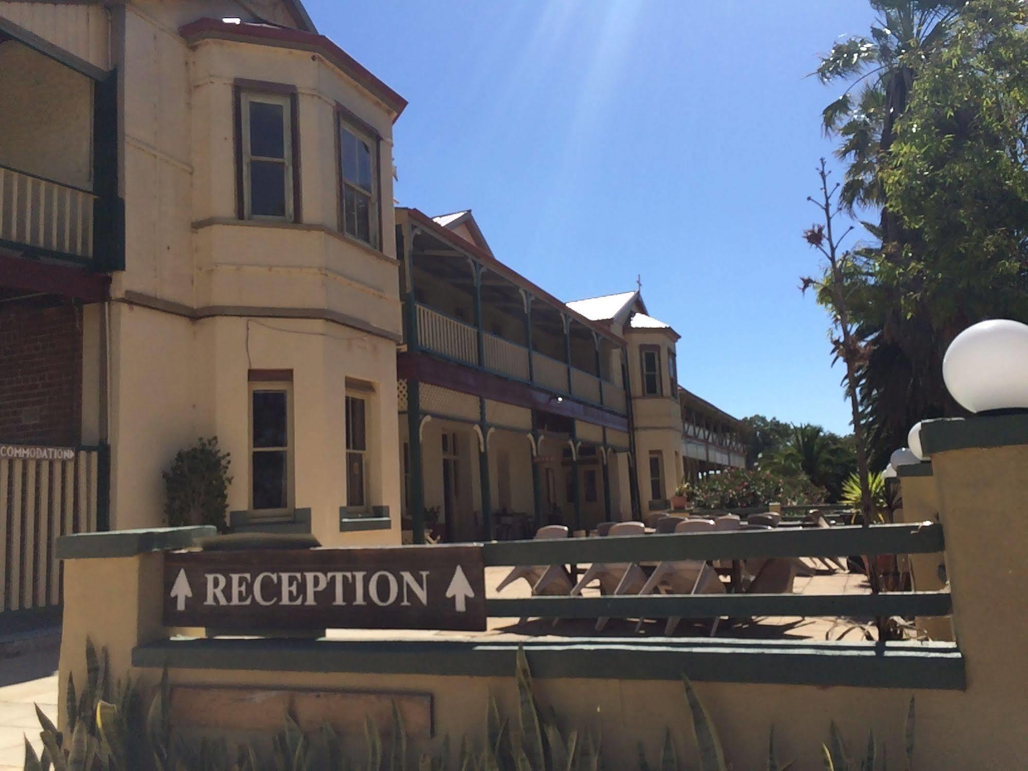 The Priory Hotel Dongara Exterior photo