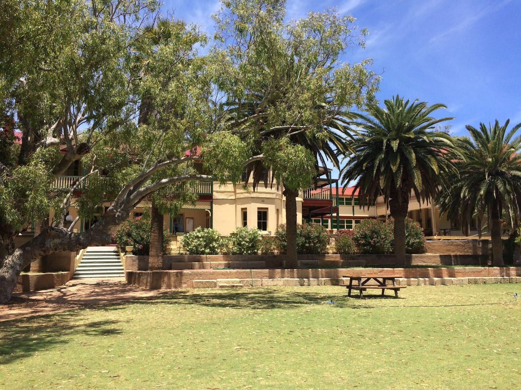 The Priory Hotel Dongara Exterior photo